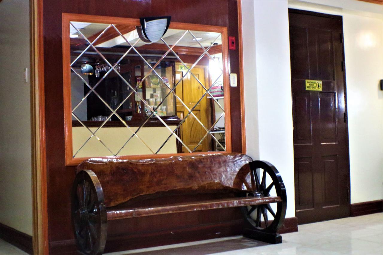 Zen Rooms Vest Grand Suites Bohol Tagbilaran City Exterior foto
