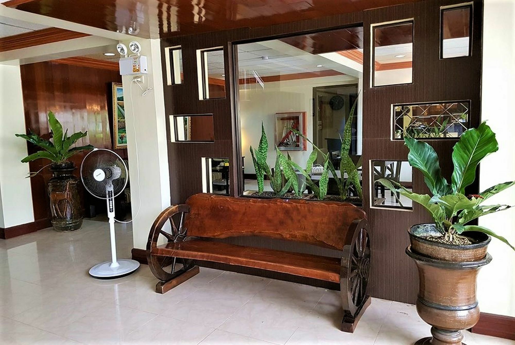Zen Rooms Vest Grand Suites Bohol Tagbilaran City Exterior foto